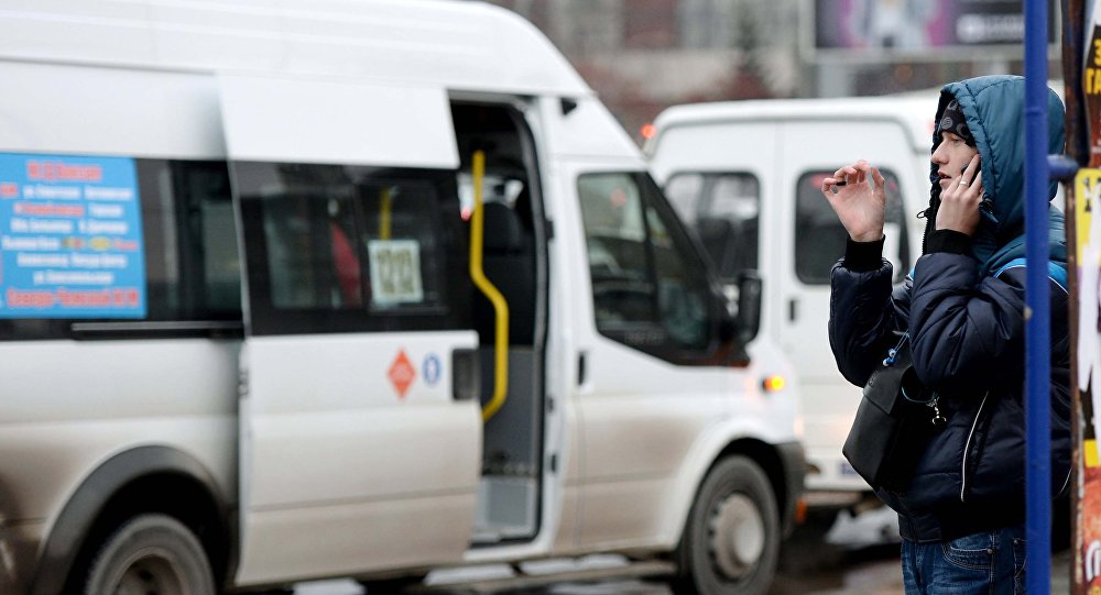 Новосибирский губернатор запретил мигрантам работать водителями автобусов и переводчиками
