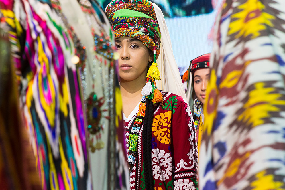 Ташкентская неделя моды: 956 костюмов за шесть дней