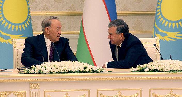 Президенты Узбекистана и Казахстана Шавкат Мирзиёев и Нурсултан Назарбаев