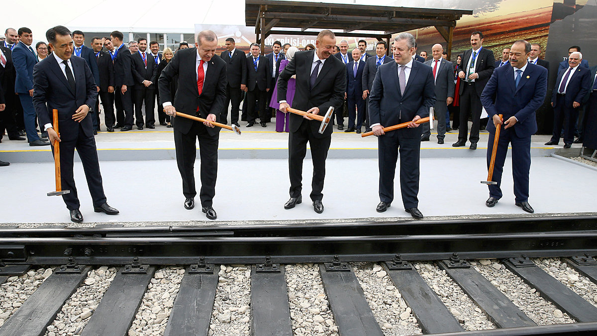 Церемония открытия железнодорожного движения по маршруту Баку - Тбилиси - Карс