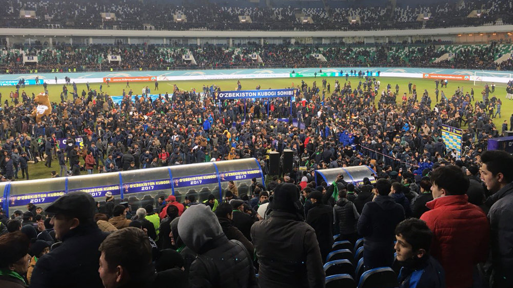 Церемония награждения Кубка Узбекистана после окончания финального матча между ташкентскими Бунёдкором и Локомотивом